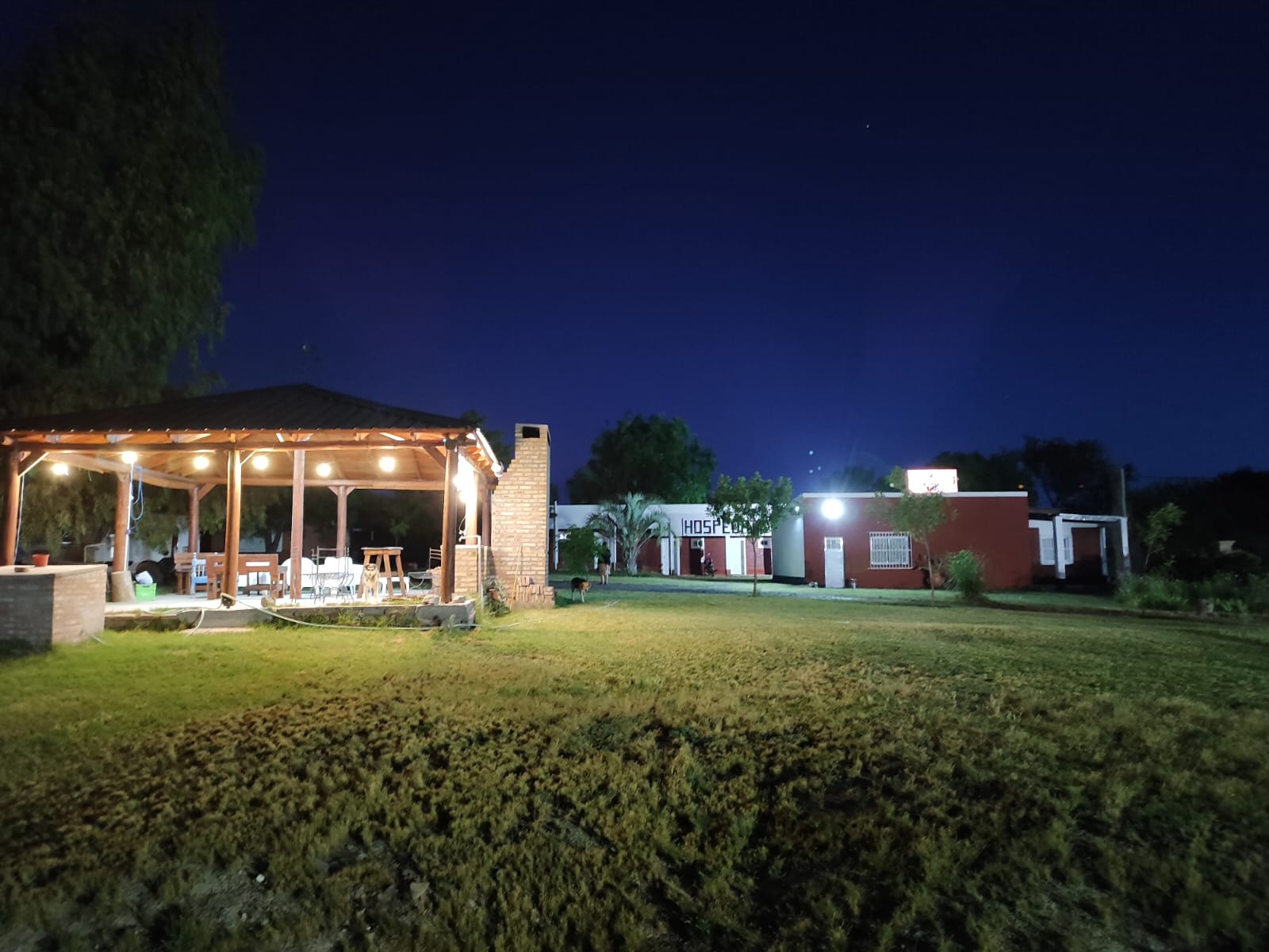 Frente del hospedaje Rincón Pampeano en La Adela, La Pampa